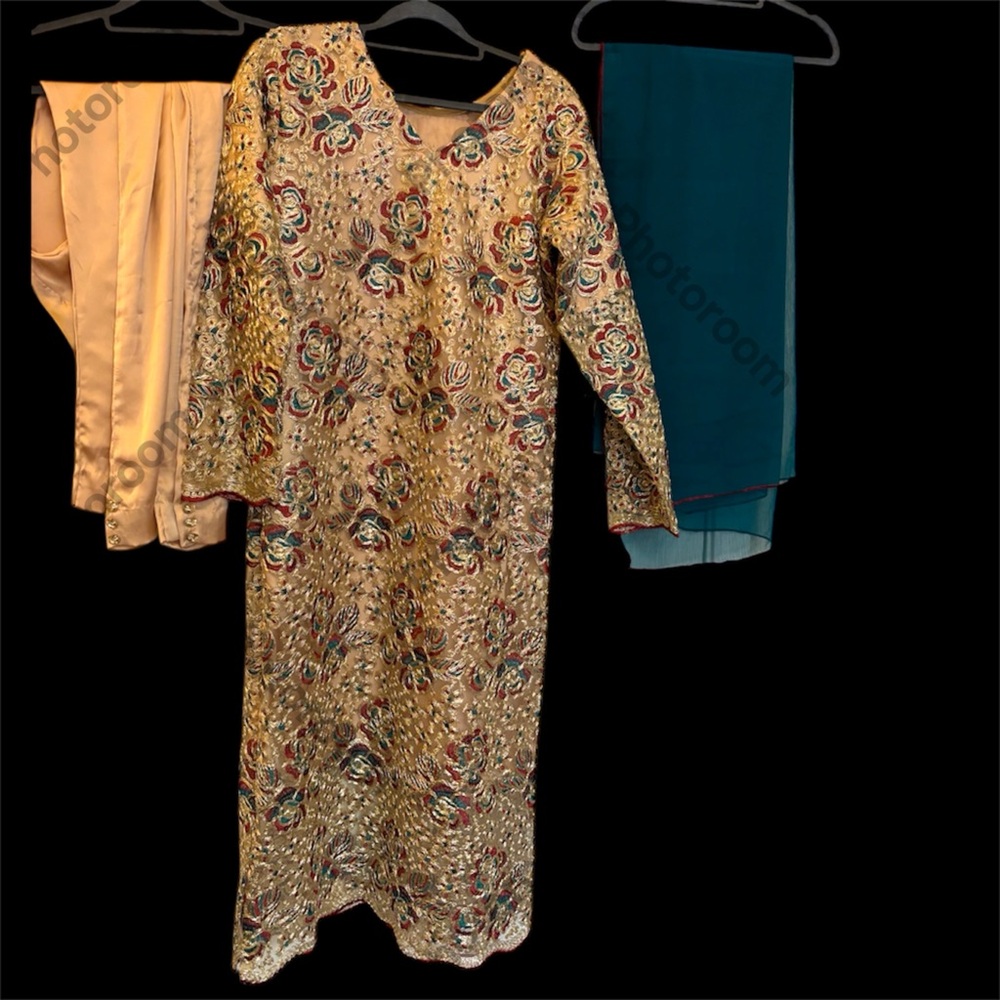 Shalwar kameez Medium BUST 40 inches